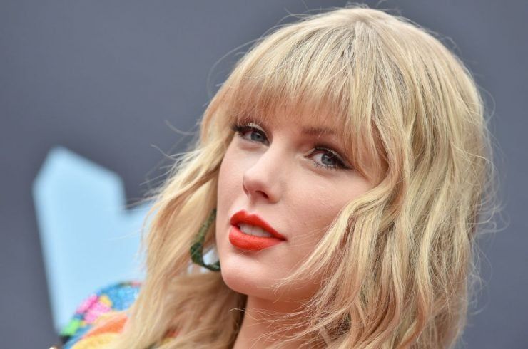 Pourquoi les chanteuses blondes captivent-elles nos cœurs et nos oreilles ?